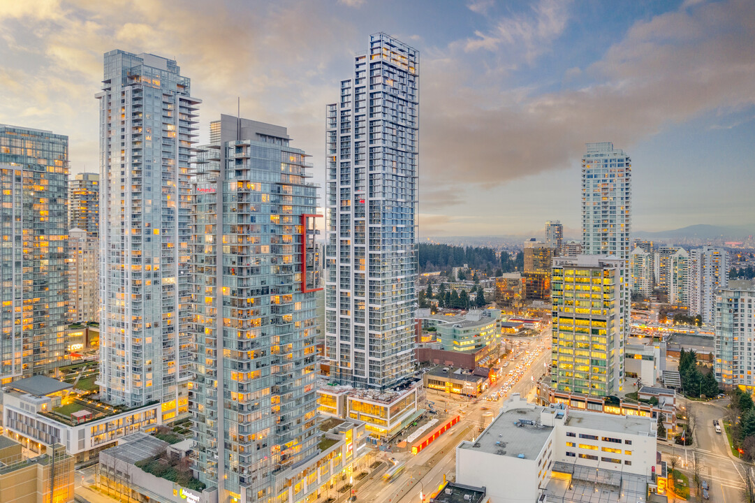 6000 Mckay Av in Burnaby, BC - Building Photo