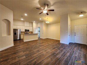 1261 FM306 in Canyon Lake, TX - Foto de edificio - Building Photo