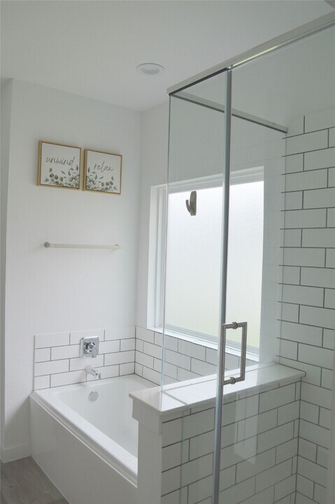 10313 Cascade Range Ln in Shenandoah, TX - Building Photo