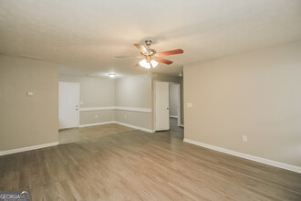 40 Woodcrest Dr in Covington, GA - Foto de edificio - Building Photo