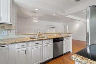 6043 SW 34th St in Miami, FL - Building Photo - Building Photo