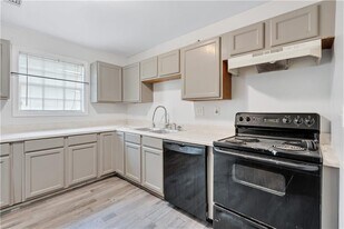 968 Sexton Dr in Stone Mountain, GA - Building Photo