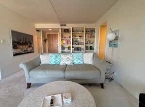 4545 Wornall Rd in Kansas City, MO - Building Photo - Building Photo