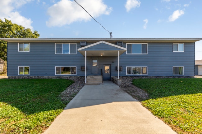 1402 Division St W in Faribault, MN - Building Photo - Building Photo