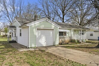 1736 N Kentwood Ave in Springfield, MO - Foto de edificio - Building Photo
