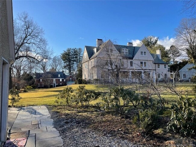 4 Sycamore Ln in West Hartford, CT - Building Photo - Building Photo