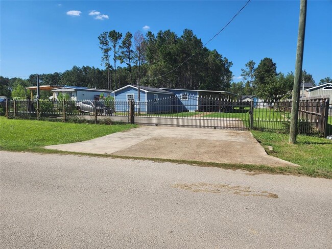 2010 County Rd 3479B in Cleveland, TX - Building Photo - Building Photo