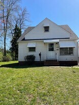12914 Park Knoll Dr in Garfield Heights, OH - Building Photo