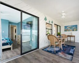 5041 N Beach Rd, Unit 1B in Englewood, FL - Building Photo