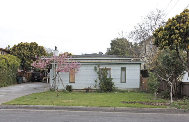 647 Pierce Rd in Menlo Park, CA - Building Photo - Building Photo