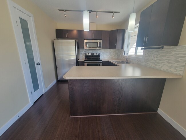 5134 Mullen Rd in Edmonton, AB - Building Photo - Building Photo