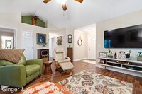 127 Crookham Ct photo'