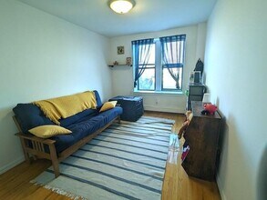 51 W Broadway, Unit 103 in Long Beach, NY - Foto de edificio - Building Photo
