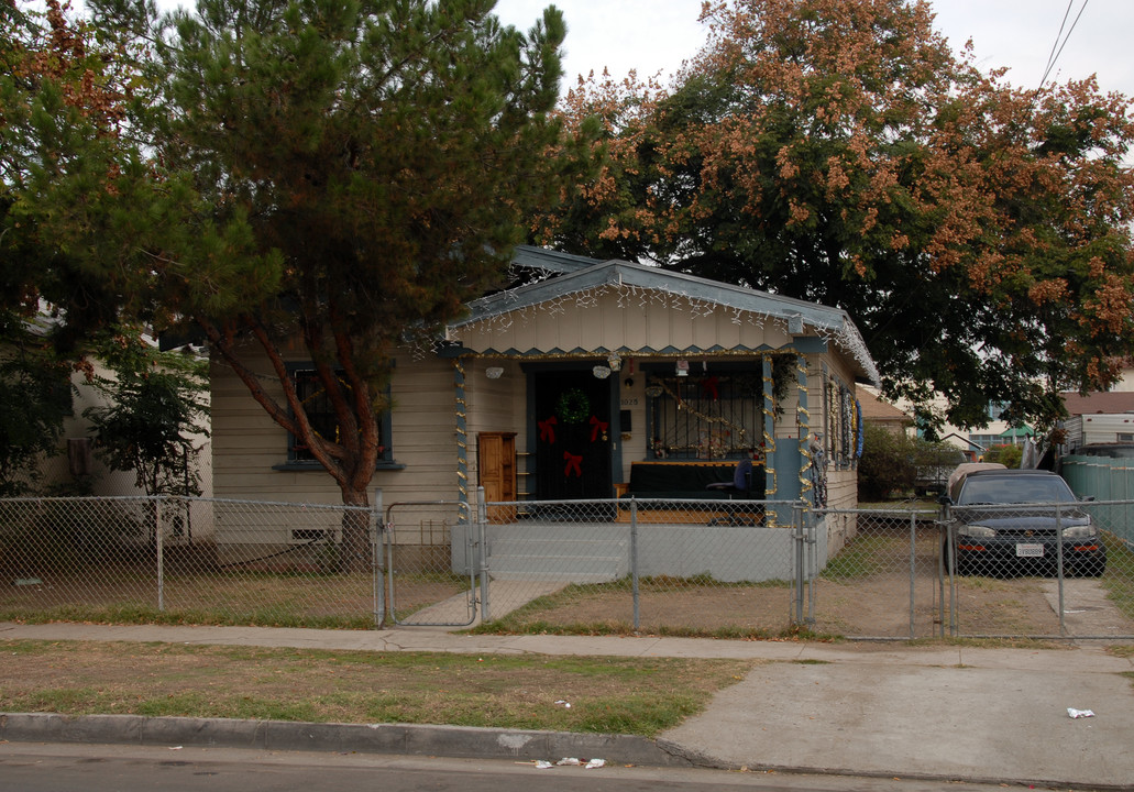 1029 E 41st Pl in Los Angeles, CA - Building Photo