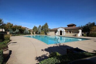 4806 Ocean Ln in Elk Grove, CA - Building Photo - Building Photo