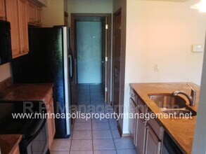 14345 Bedford Dr in Eden Prairie, MN - Building Photo - Building Photo