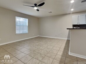 6128 Sidney St, Unit B in Houston, TX - Building Photo - Building Photo