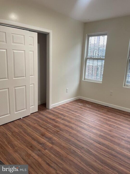 7028 Elmwood Ave in Philadelphia, PA - Building Photo