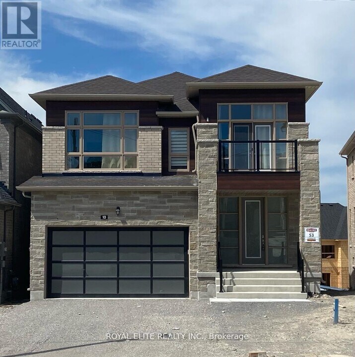 10 Upbound Ct in East Gwillimbury, ON - Building Photo