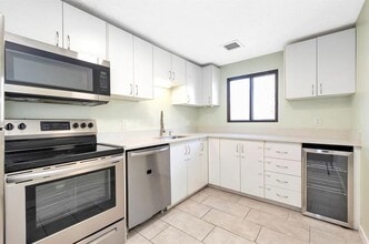 500 Salem St, Unit 604 in Medford, MA - Foto de edificio - Building Photo