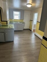 10 March St, Unit 10 MARCH ST. B 2ND. FLR in Worcester, MA - Foto de edificio - Building Photo