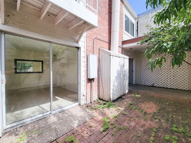 property at 2243 W Alabama St