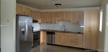564 NW 95th St-Unit -1 in Miami, FL - Building Photo - Building Photo