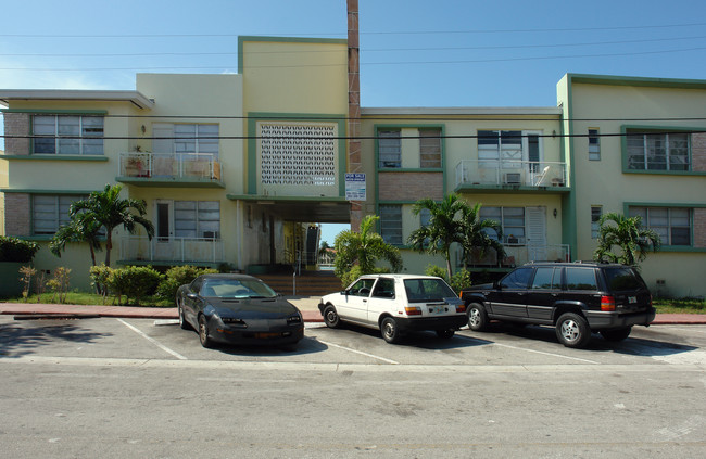 960 Bay Dr in Miami Beach, FL - Building Photo - Building Photo