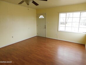 251 Jersey Ln in Fernley, NV - Building Photo - Building Photo