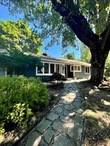 10255 SW Walker Rd in Beaverton, OR - Building Photo