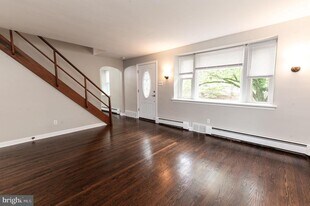 1569 County Line Rd in Bryn Mawr, PA - Building Photo