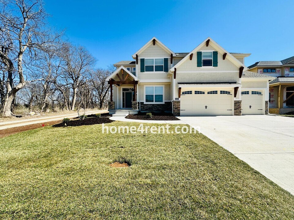 18453 Pawnee Ln in Overland Park, KS - Building Photo