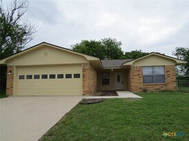 2402 Lazy Ridge Dr in Killeen, TX - Building Photo
