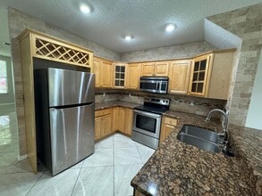 6607 Osprey Lake Cir in Riverview, FL - Building Photo - Building Photo