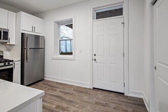 1902 N Whipple St, Unit 103 in Chicago, IL - Foto de edificio - Building Photo