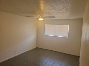 304 Orland St in Las Vegas, NV - Building Photo - Building Photo