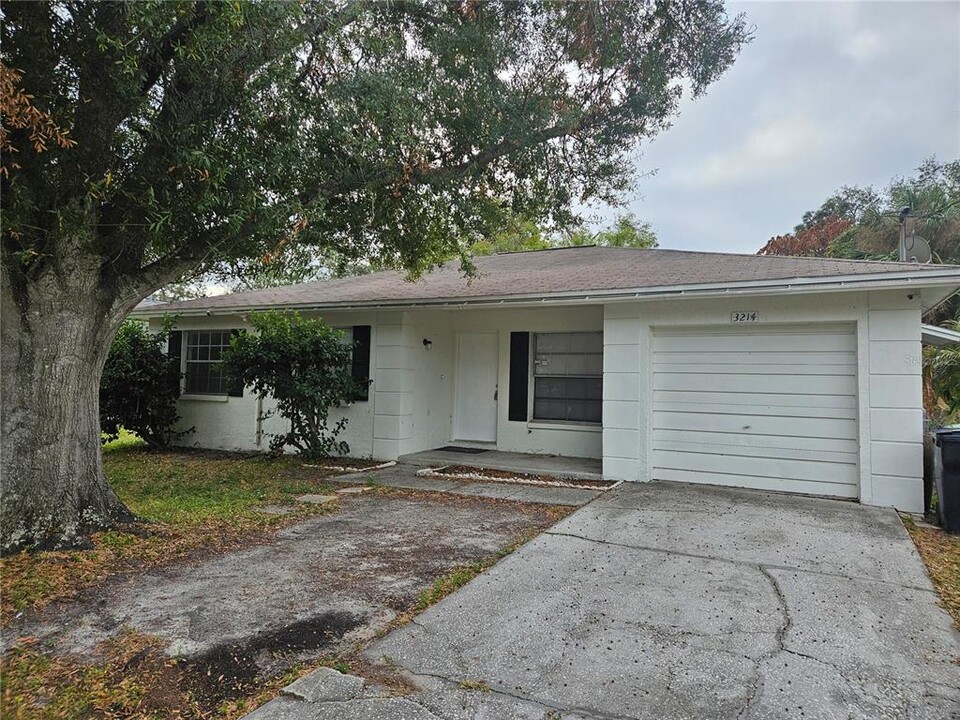 3214 W Wyoming Ave in Tampa, FL - Building Photo