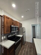 2519 6th St in Tillamook, OR - Foto de edificio - Building Photo