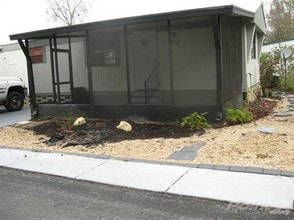 7815 Sunrunner Dr in New Port Richey, FL - Building Photo - Building Photo