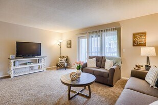 Ruskin Place in Lincoln, NE - Building Photo