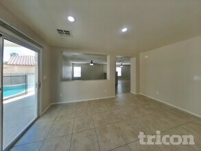 4940 Naff Ridge Dr in Las Vegas, NV - Building Photo - Building Photo