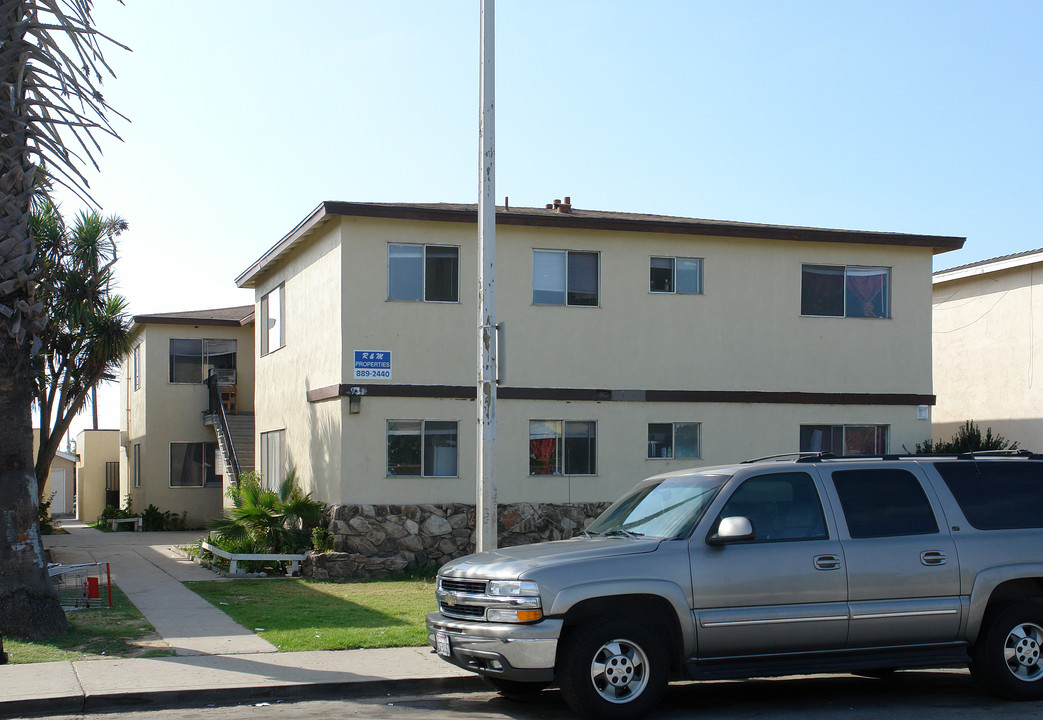 931 S Ventura Rd in Oxnard, CA - Building Photo