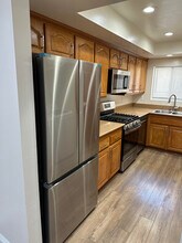 1236 N Columbus Ave, Unit 24 in Glendale, CA - Building Photo - Building Photo
