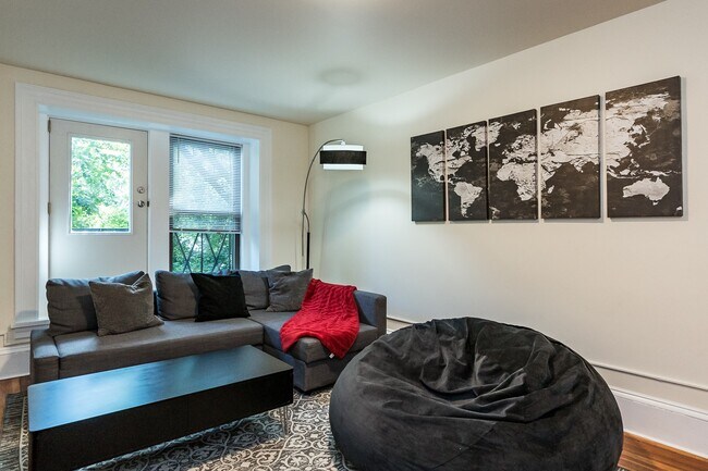 1471 Beacon St, Unit 4 in Brookline, MA - Foto de edificio - Building Photo
