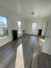 255 Glen St, Unit Studio in New Britain, CT - Foto de edificio - Building Photo