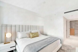 9901 W Bay Harbor Dr, Unit 401 in Bay Harbor Islands, FL - Foto de edificio - Building Photo