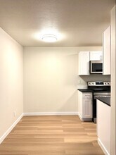 8714 35th Ave NE, Unit 201 in Seattle, WA - Building Photo - Building Photo