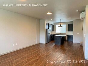 15740 SW Oregon St in Sherwood, OR - Building Photo - Building Photo