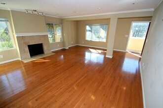 8428 NE Bothell Way in Bothell, WA - Building Photo - Building Photo