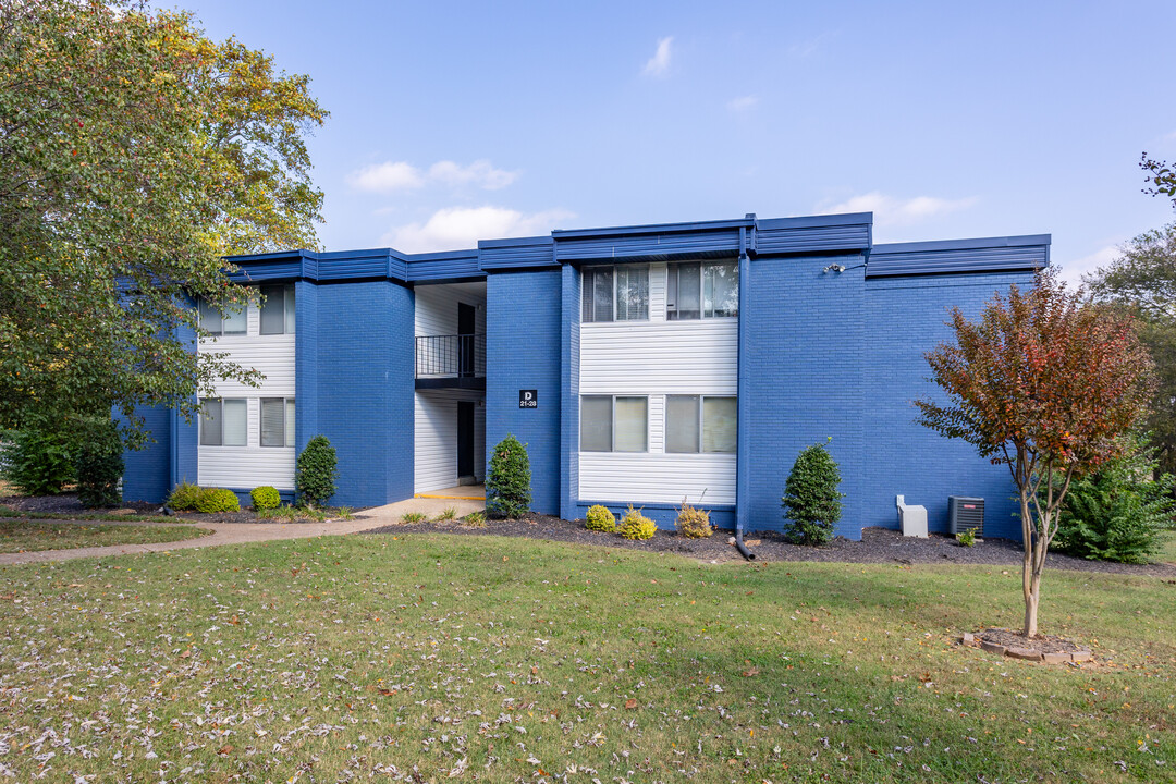 Newly Renovated Oak View Apartments in Columbia, TN - Building Photo